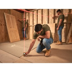 Misuratore Laser 30 m SLM100 STANLEY